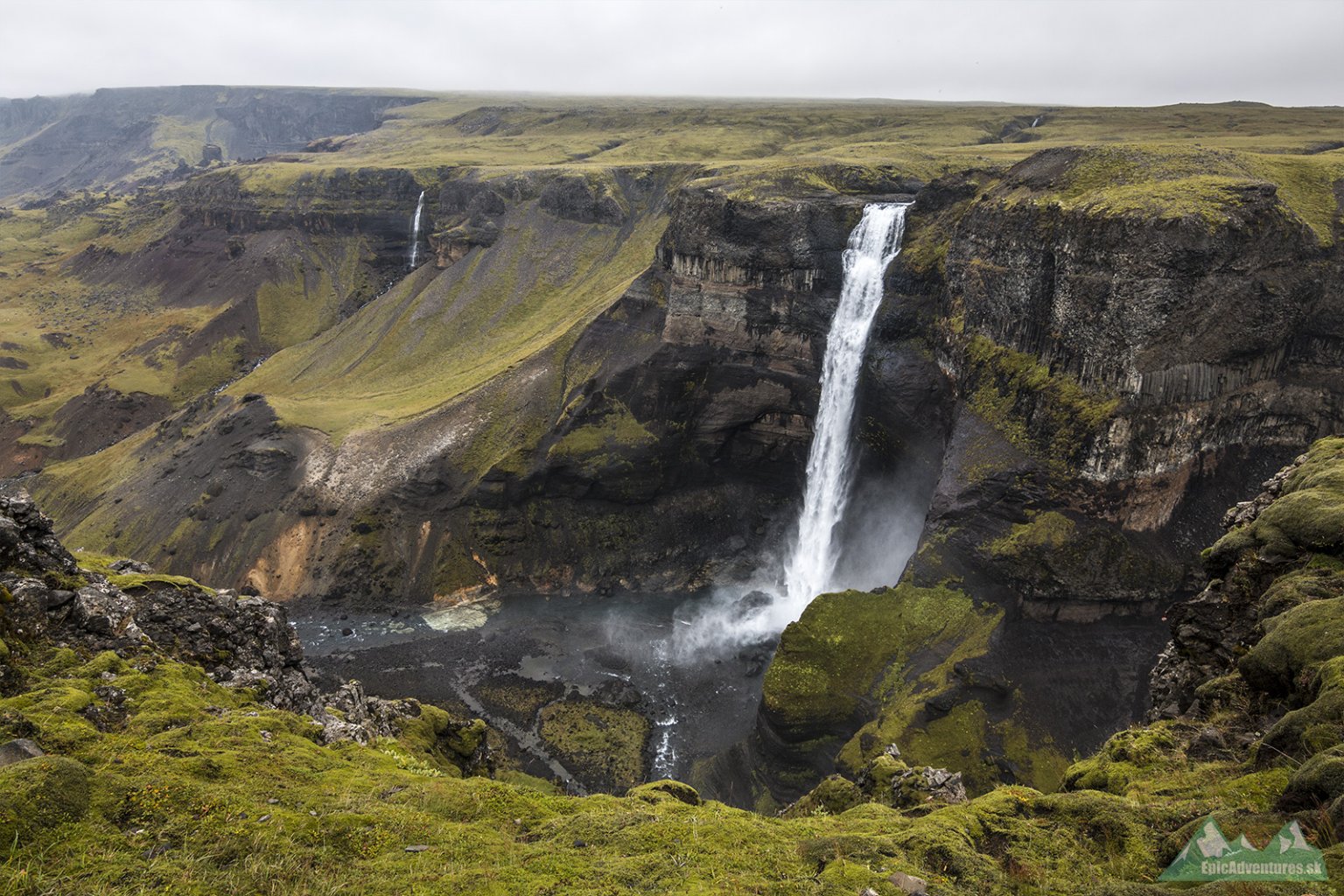 122 metrov vysoký vodopád Háifoss;     Foto: epicadventures.sk