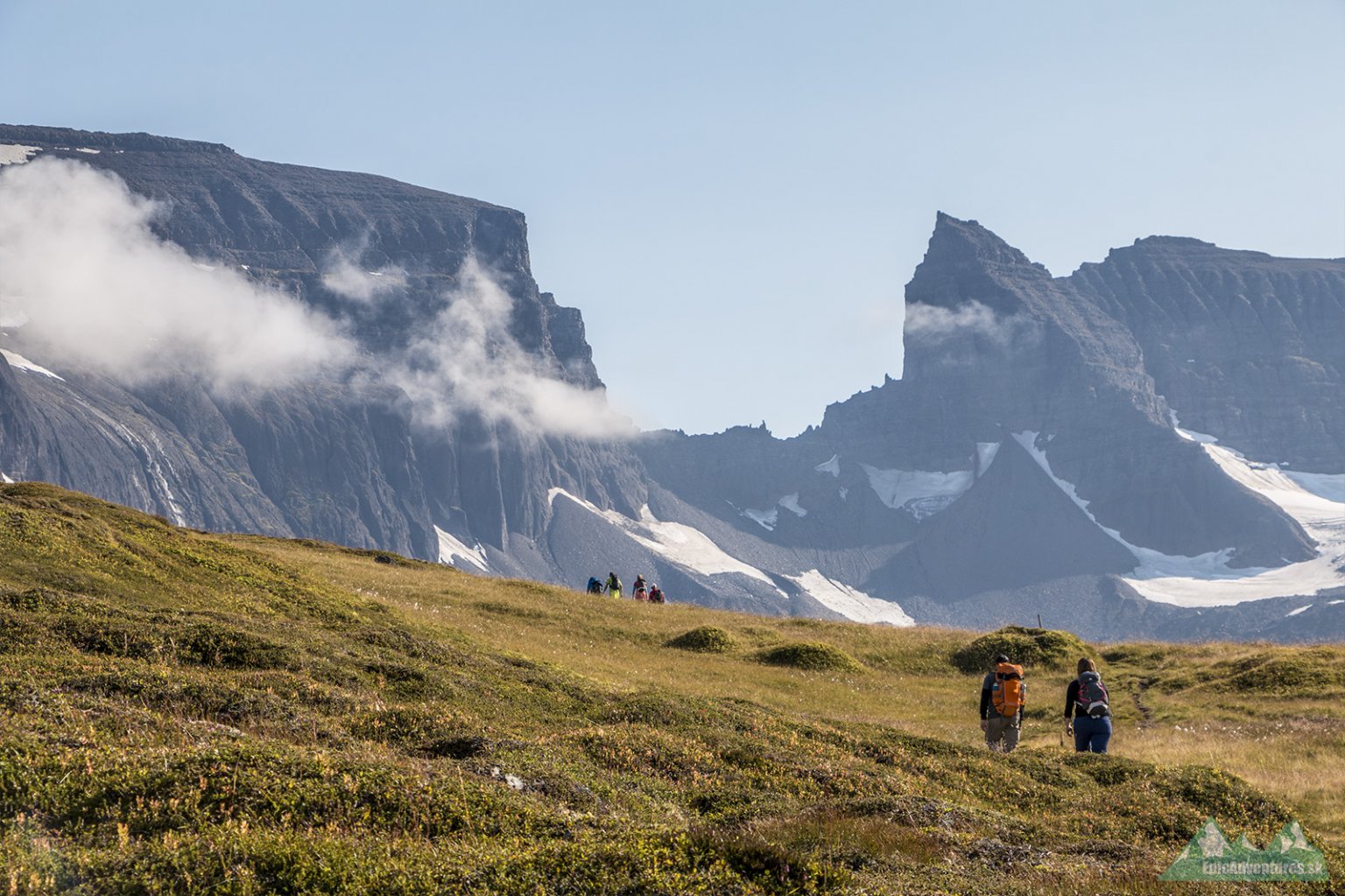 Výhľad na pohorie Dyrfjöll;     Foto: epicadventures.sk