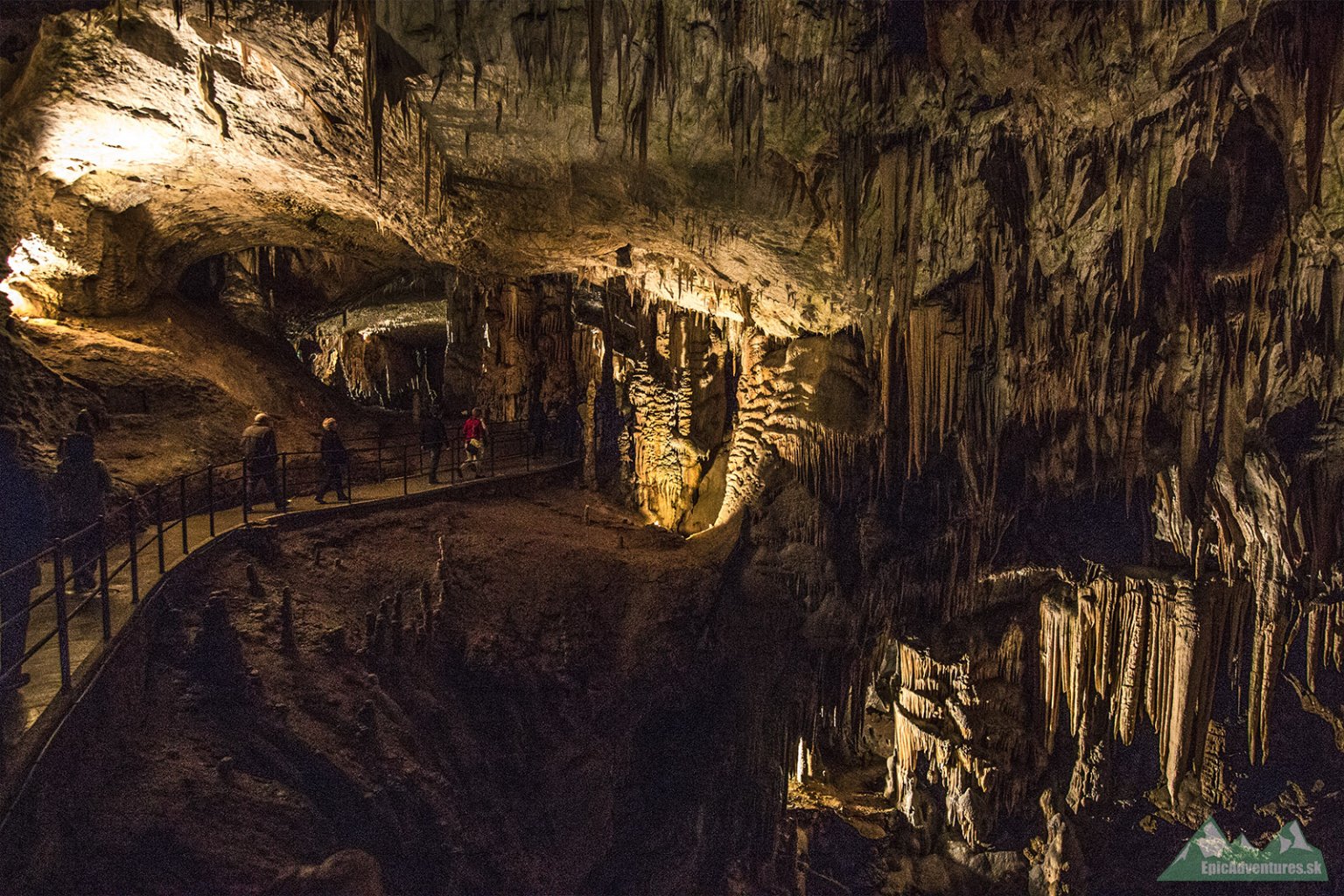 Nádherná výzdoba v Postojnskej jame;     Foto: epicadventures.sk