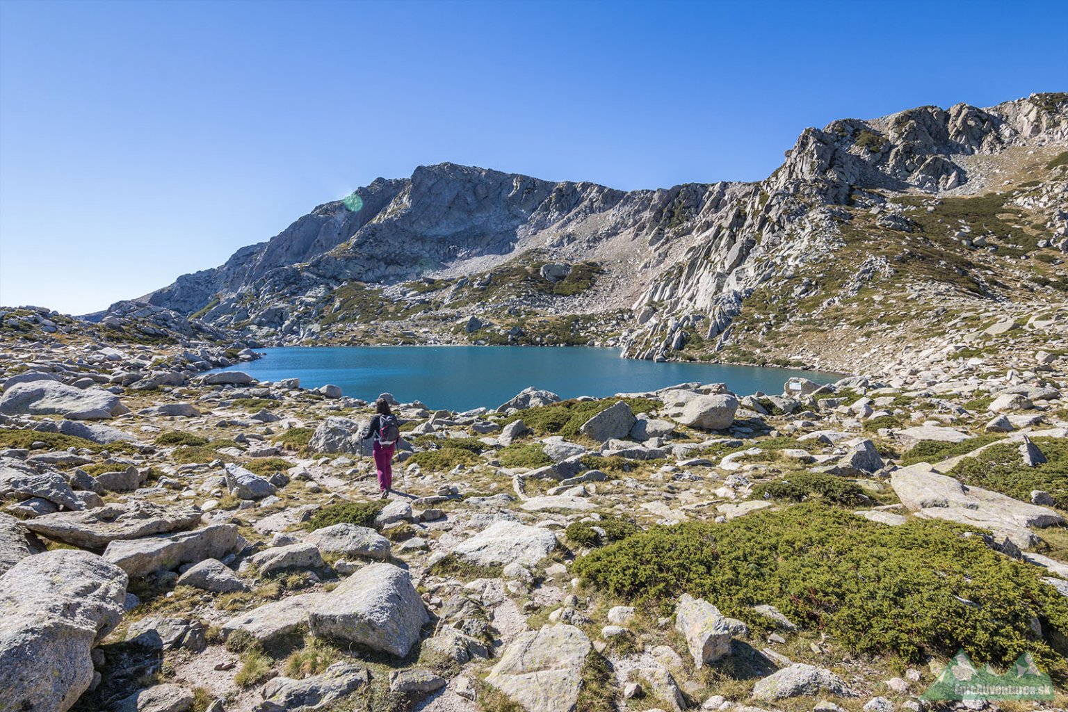 Jazero Bastani nad ktorým stojí vrchol Monte Renoso