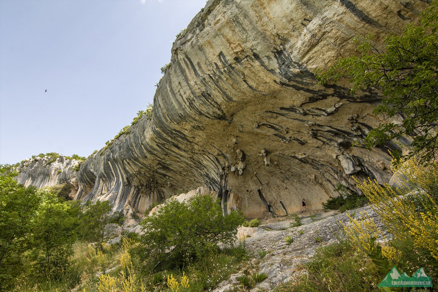 Majestátny útes v porovnaní s človekom; Foto:epicadventures.sk