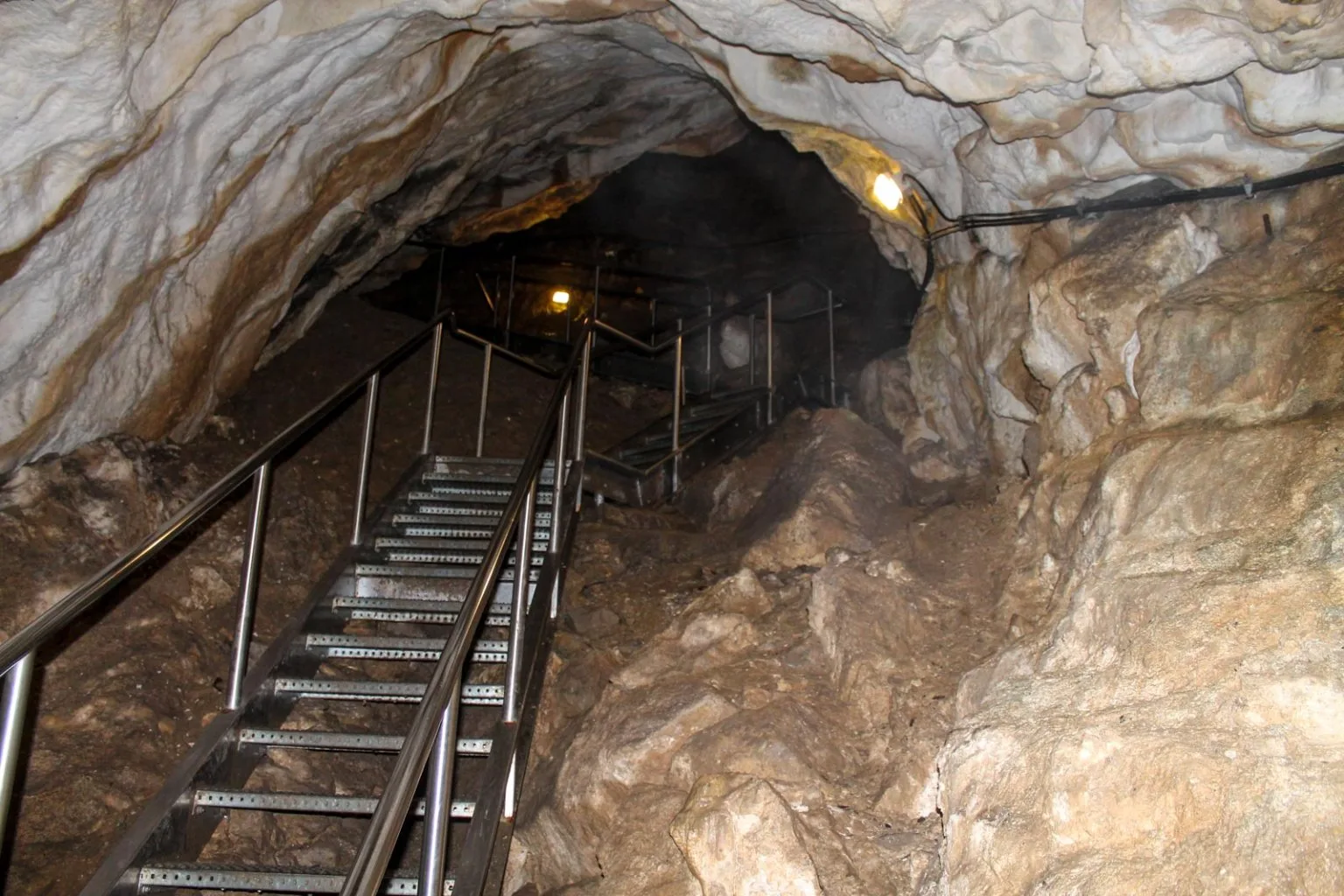 Jaskyna Mrozna, Koscieliska dolina