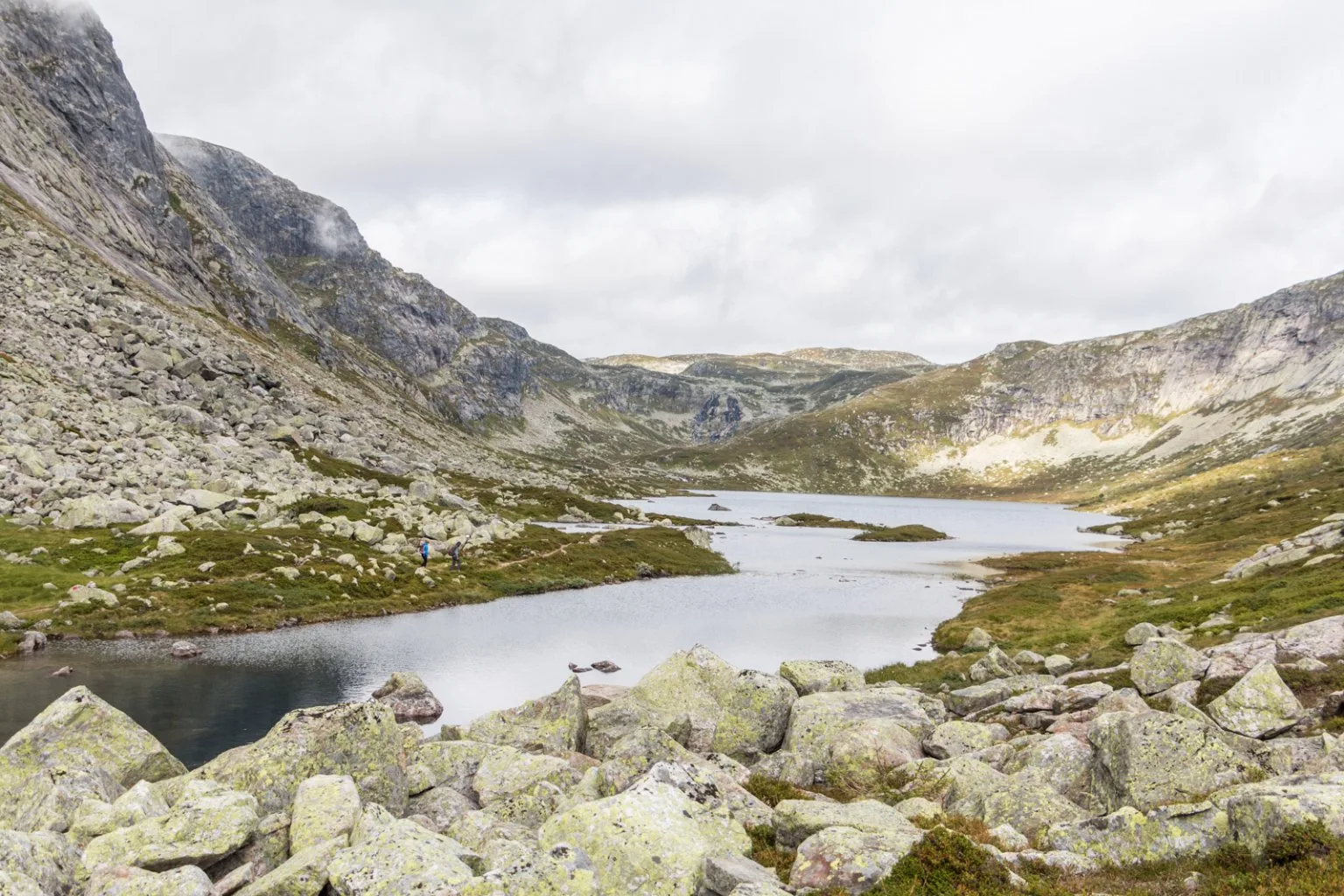 Rennevatn, Svarvarnuten