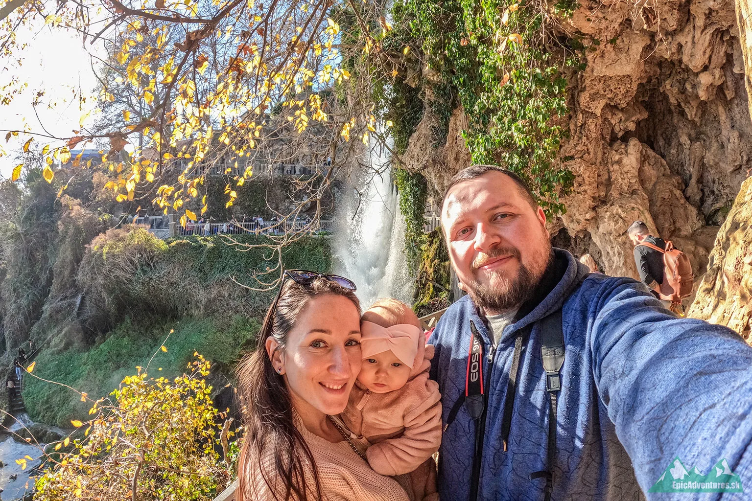 Vyhliadková plošina vedie aj za hlavný vodopád