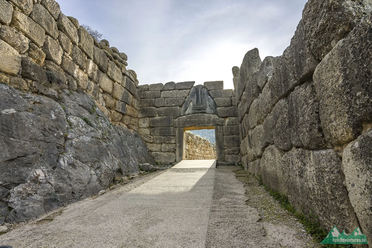 Dominanta areálu, Levia brána