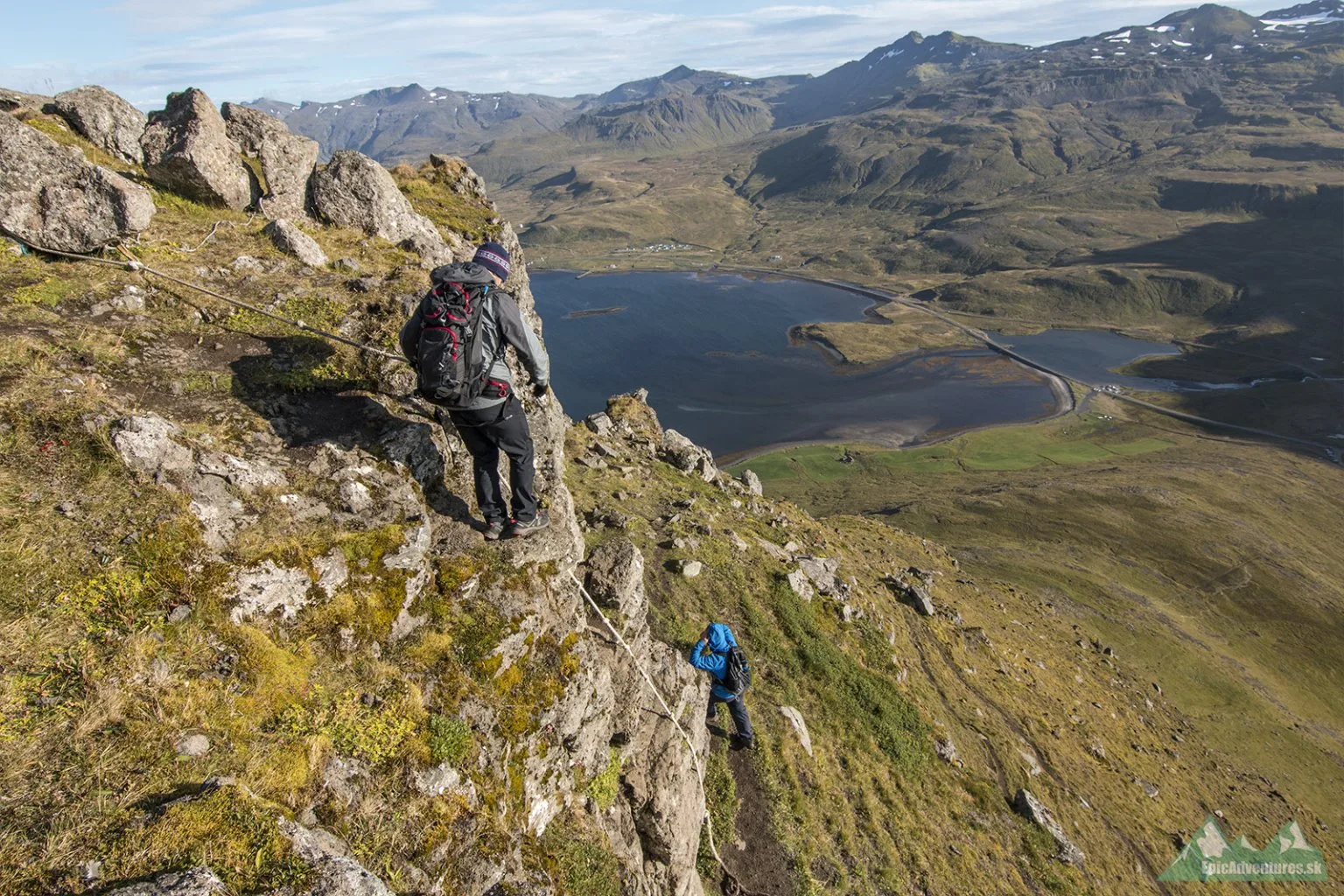 Nebezpečný chodník na Kirkjufell     Zdroj: epicadventures.sk